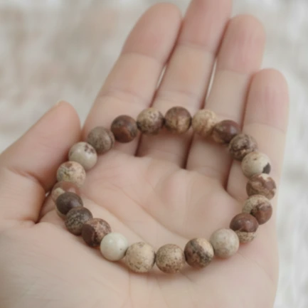 Bracelet Jaspe Paysage Pierre Naturelle 8mm Grade AA 3 bracelet jaspe paysage dans main