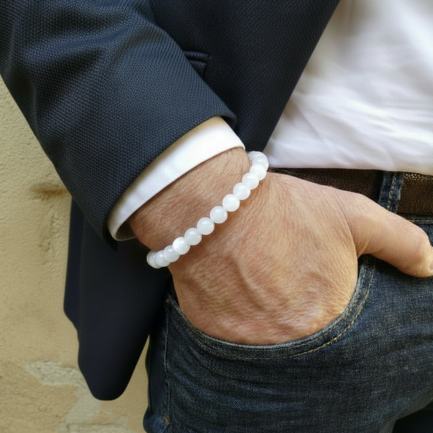Bracelet Sélénite Pierre Naturelle 8mm Grade AAA 5 presentation bracelet selenite au poignet de homme