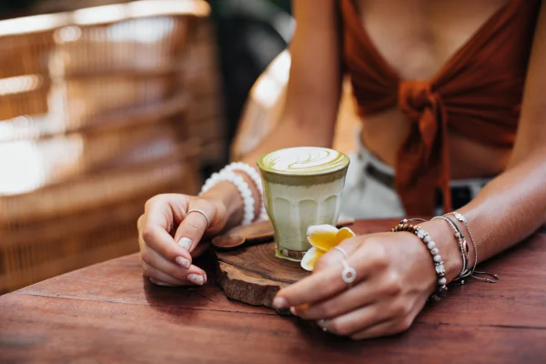 bracelet au poignet droit ou au poignet gauche