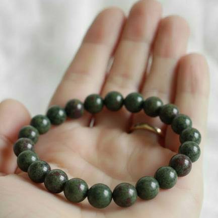 Bracelet Jaspe Sang de Dragon Pierre Naturelle 8mm Grade AA 3 bracelet jaspe sang de dragon pose main